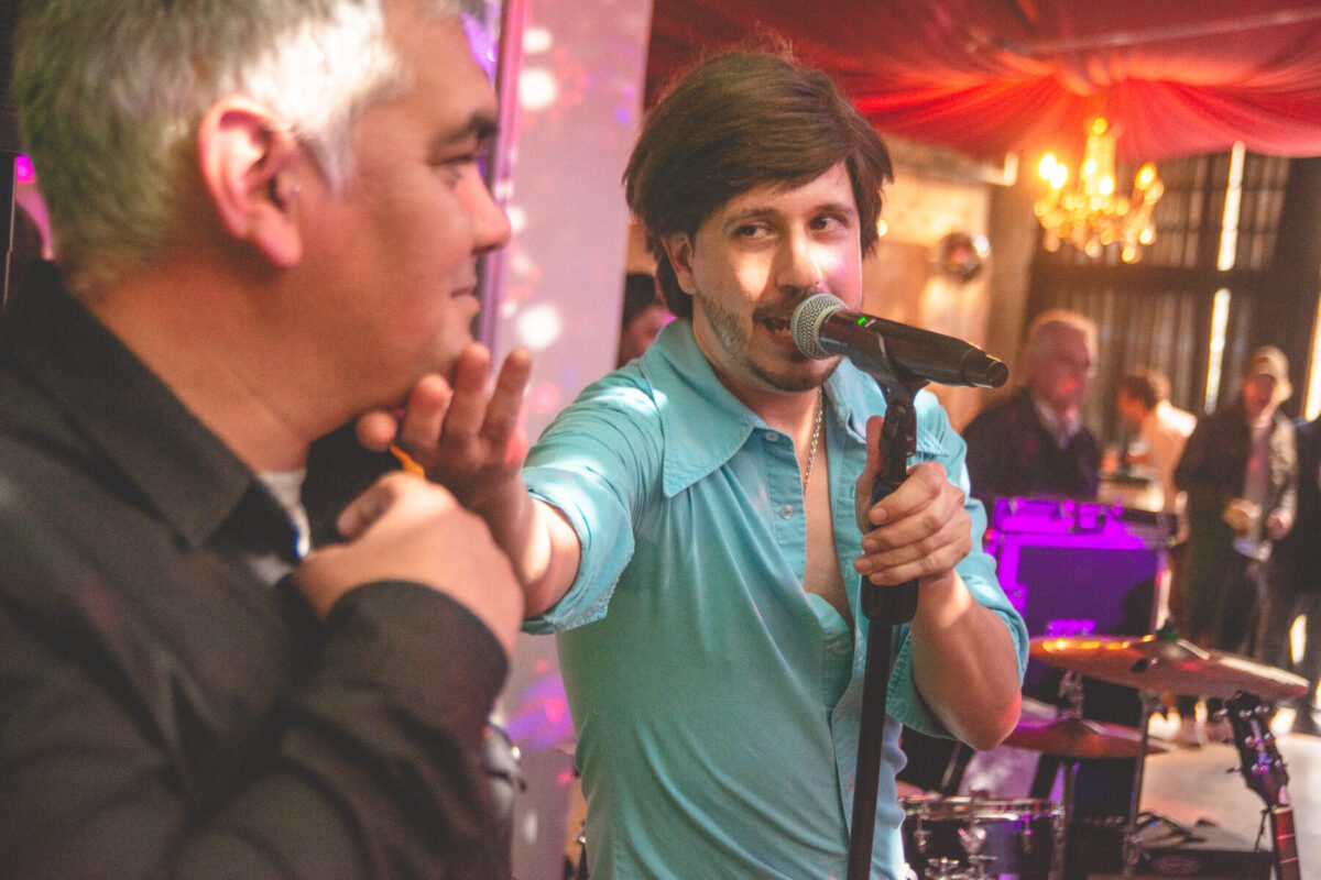 Cantante de Banda Retro para Fiestas y Eventos