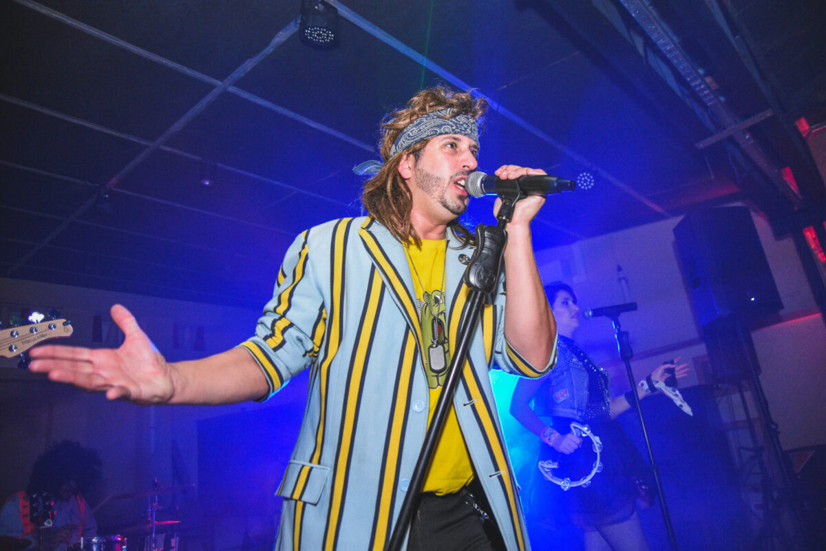 Cantante de Banda Retro para Fiestas y Eventos